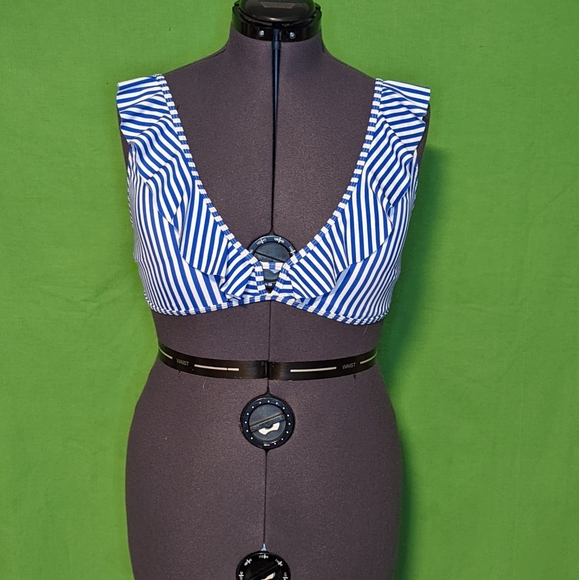 🔴2/$30 - Cupshe Ruffled Striped Bikini Top - Picture 1 of 6